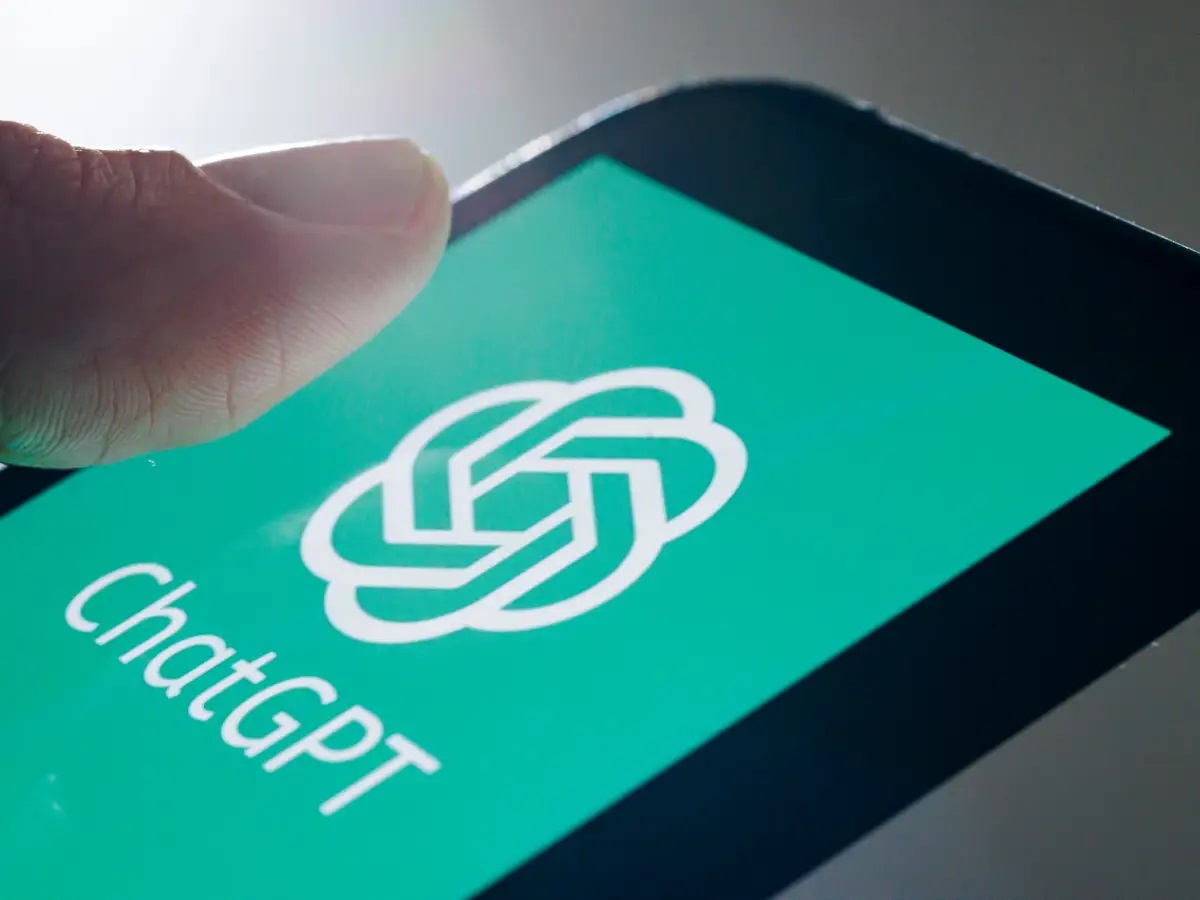 Как ChatGPT и ИИ инструменты могут ухудшить работу мозга: Исследование MIT Как ChatGPT и ИИ инструменты могут ухудшить работу мозга: Исследование MIT