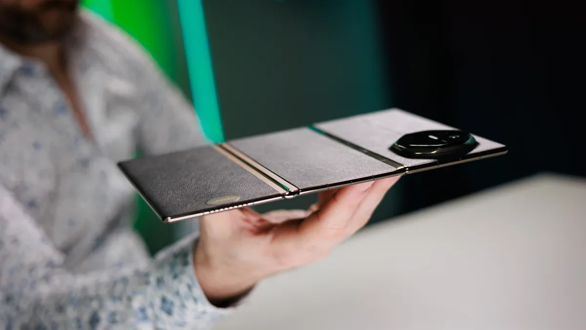Может ли Samsung Galaxy G Fold победить Huawei с тройным экраном? Может ли Samsung Galaxy G Fold победить Huawei с тройным экраном?