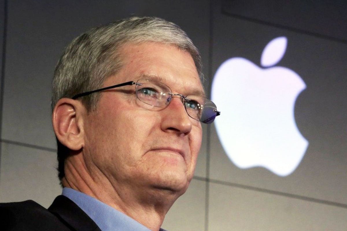 Tim Cook asegura que el iPhone seguirá siendo el centro del universo Apple