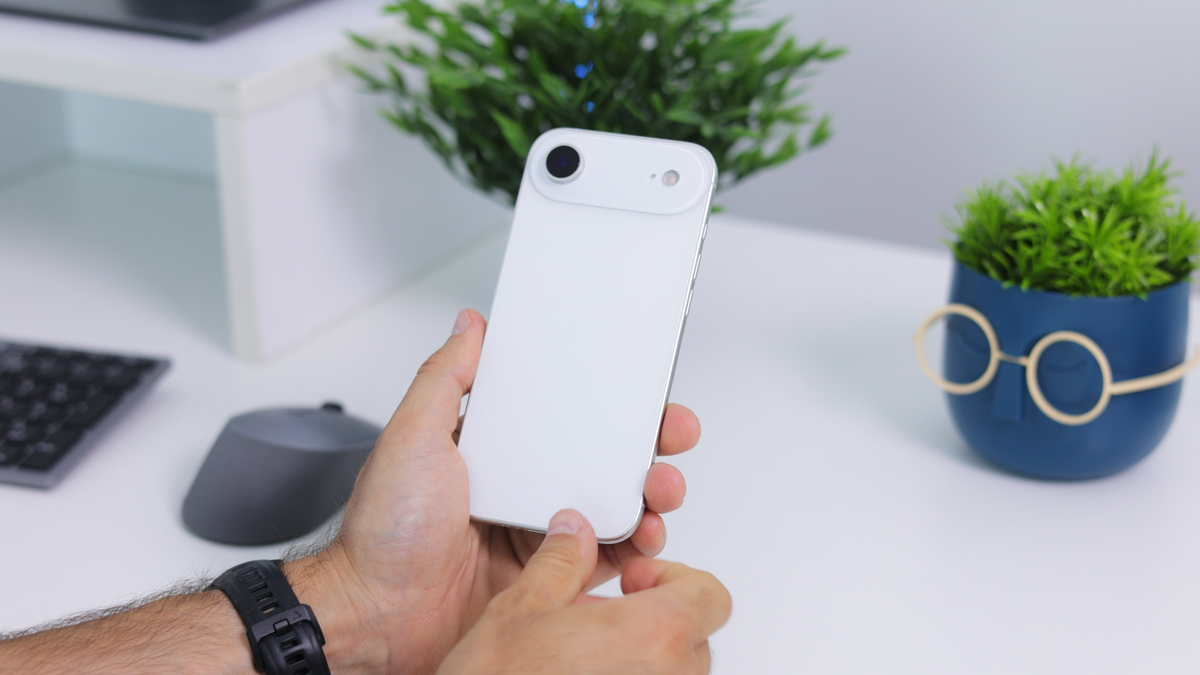 iPhone 17 Air Could Sacrifice Power for Thinness