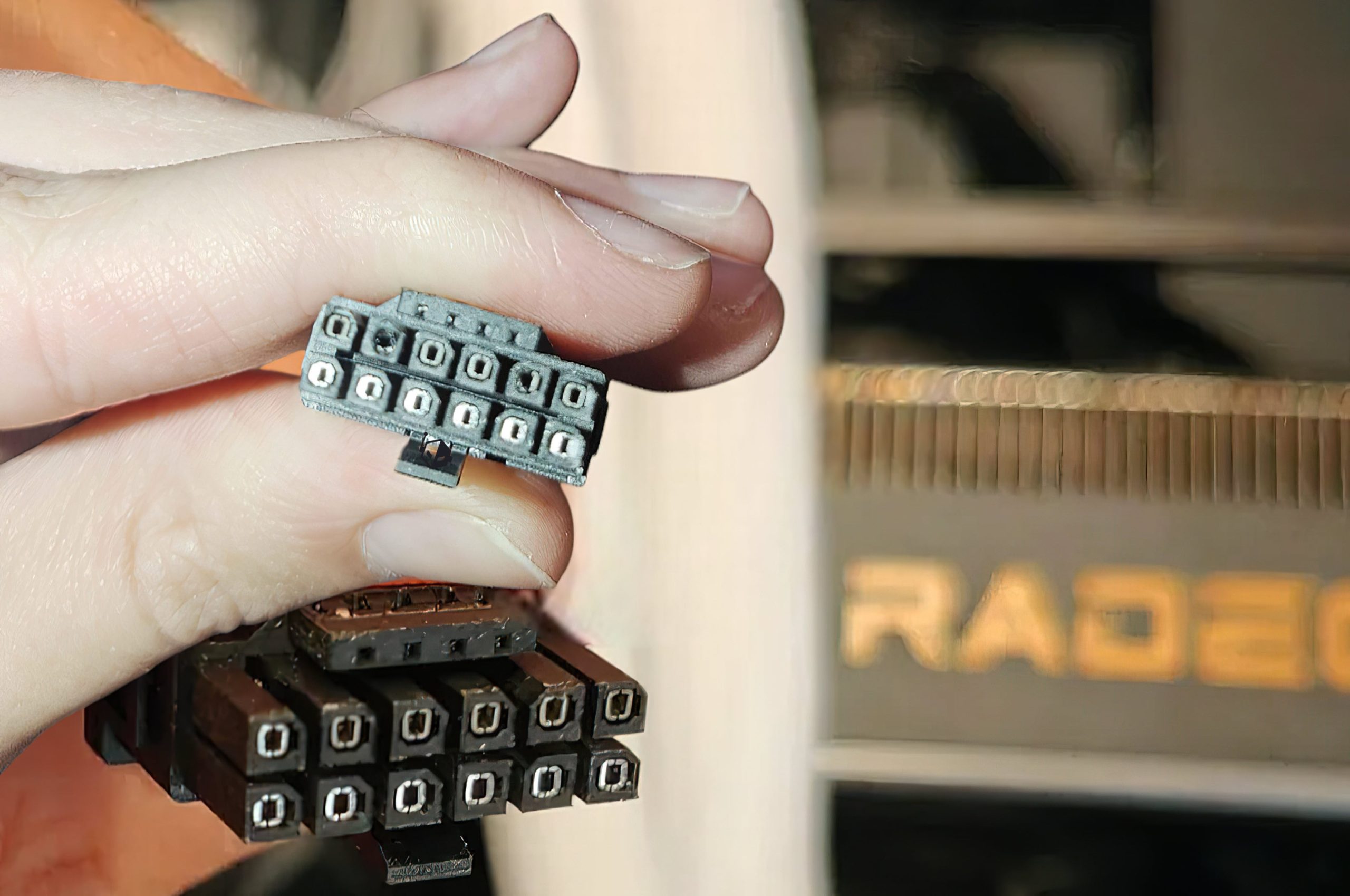 Первый случай оплавленного 16-pin коннектора у AMD Radeon RX 9070 XT Первый случай оплавленного 16-pin коннектора у AMD Radeon RX 9070 XT