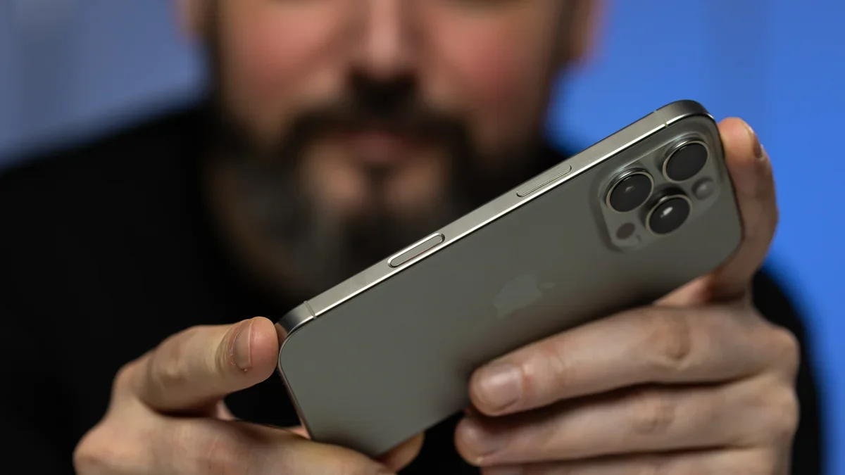 Кнопка управления камерой iPhone 18 может быть упрощена, а не удалена Кнопка управления камерой iPhone 18 может быть упрощена, а не удалена