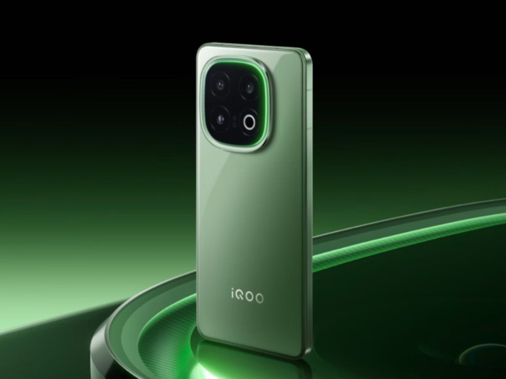 iQOO 15 Mini: компактный флагман с огромной батареей против OnePlus 15T iQOO 15 Mini: компактный флагман с огромной батареей против OnePlus 15T