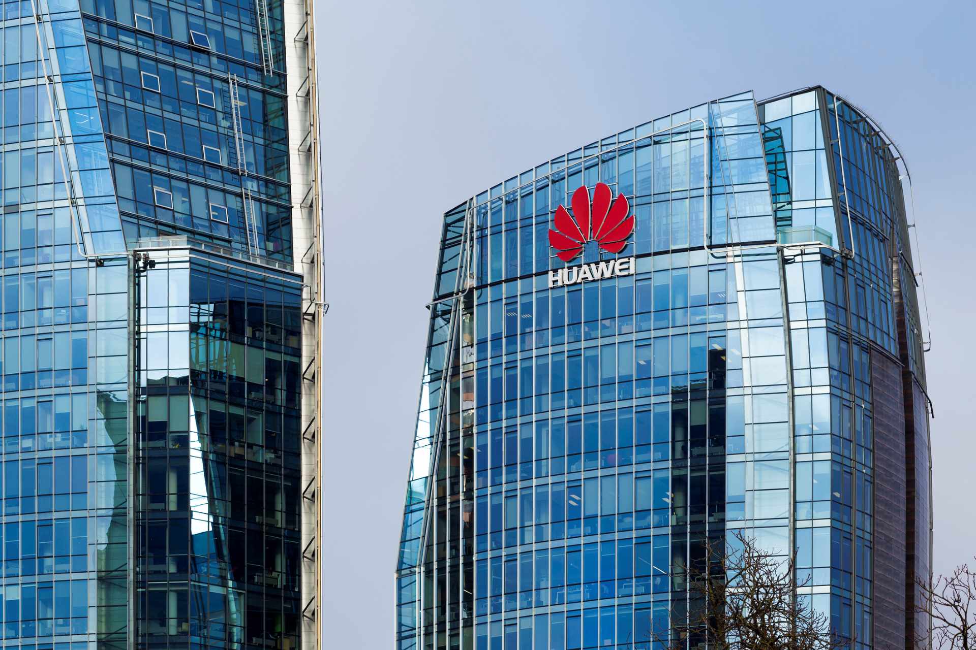 Рекордная выручка Huawei в 2025 году обернулась падением прибыли Рекордная выручка Huawei в 2025 году обернулась падением прибыли