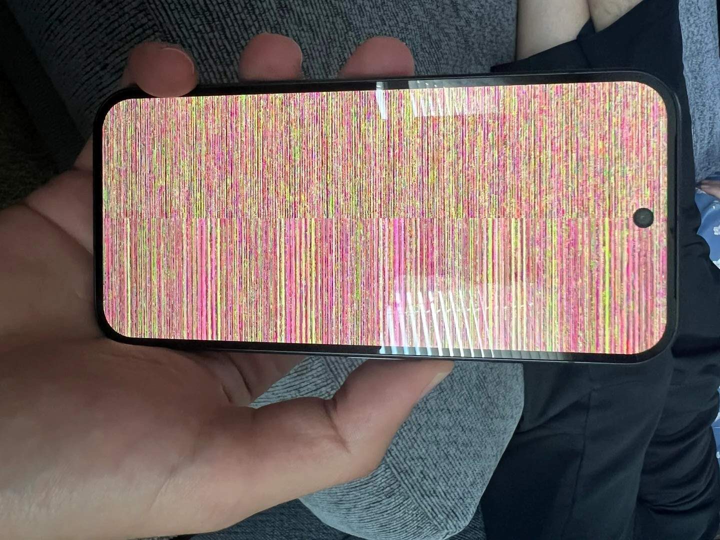 Владельцы Pixel 10 сообщают о первых сбоях и глюках дисплея Владельцы Pixel 10 сообщают о первых сбоях и глюках дисплея