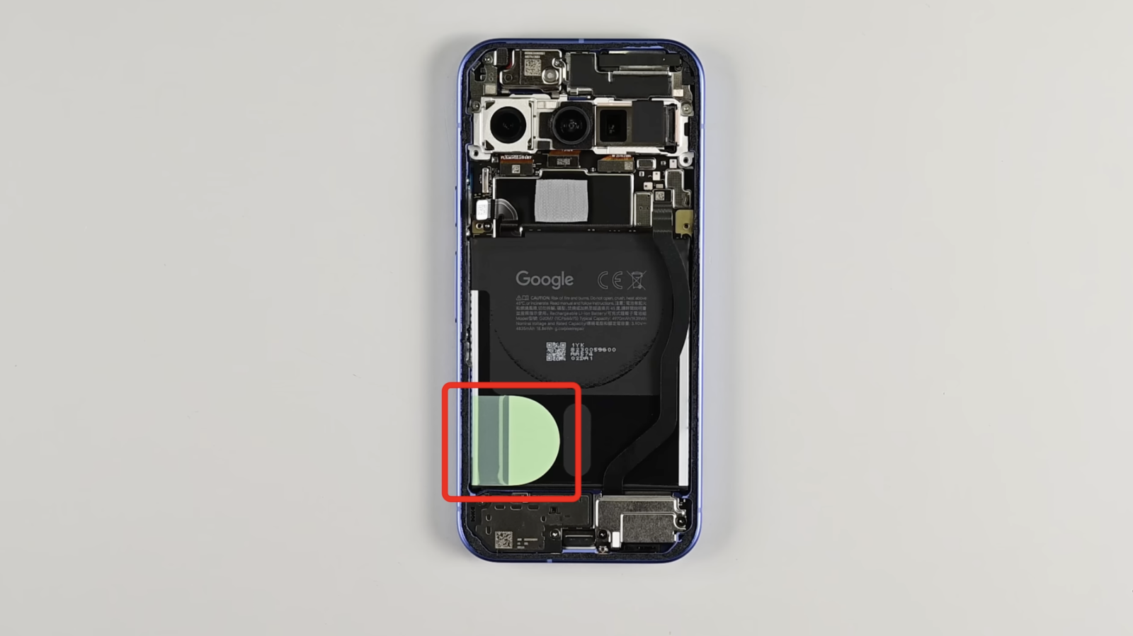 Pixel 10: desmontaje revela nuevo sistema de batería y diseño más reparable
