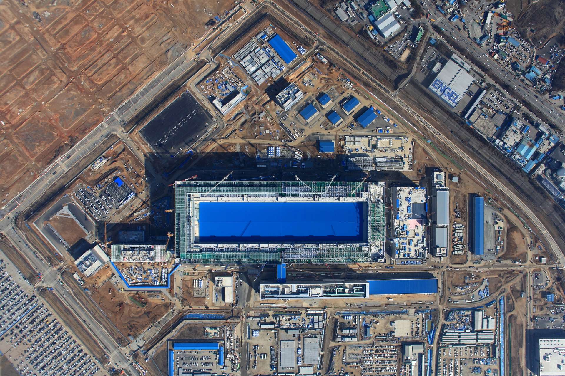 Samsung acelera produção de 2nm com máquinas High-NA EUV da ASML Samsung acelera produção de 2nm com máquinas High-NA EUV da ASML