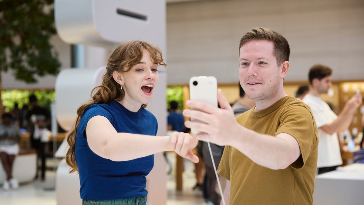 Что такое покупка нового iPhone 17, который привязан к оператору?