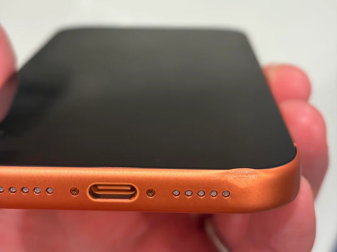 iPhone 17 Pro: хрупкий корпус и скандальная реакция Apple