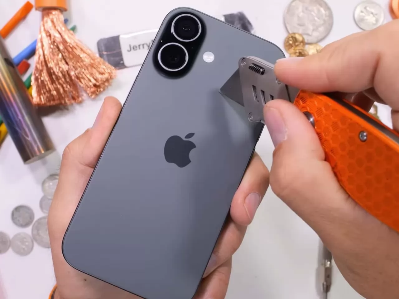El iPhone 17 sorprende en el test de durabilidad