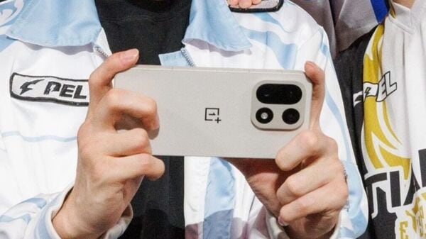 OnePlus 15 oficial: color Dune, marcos delgados y nuevo diseño de cámara