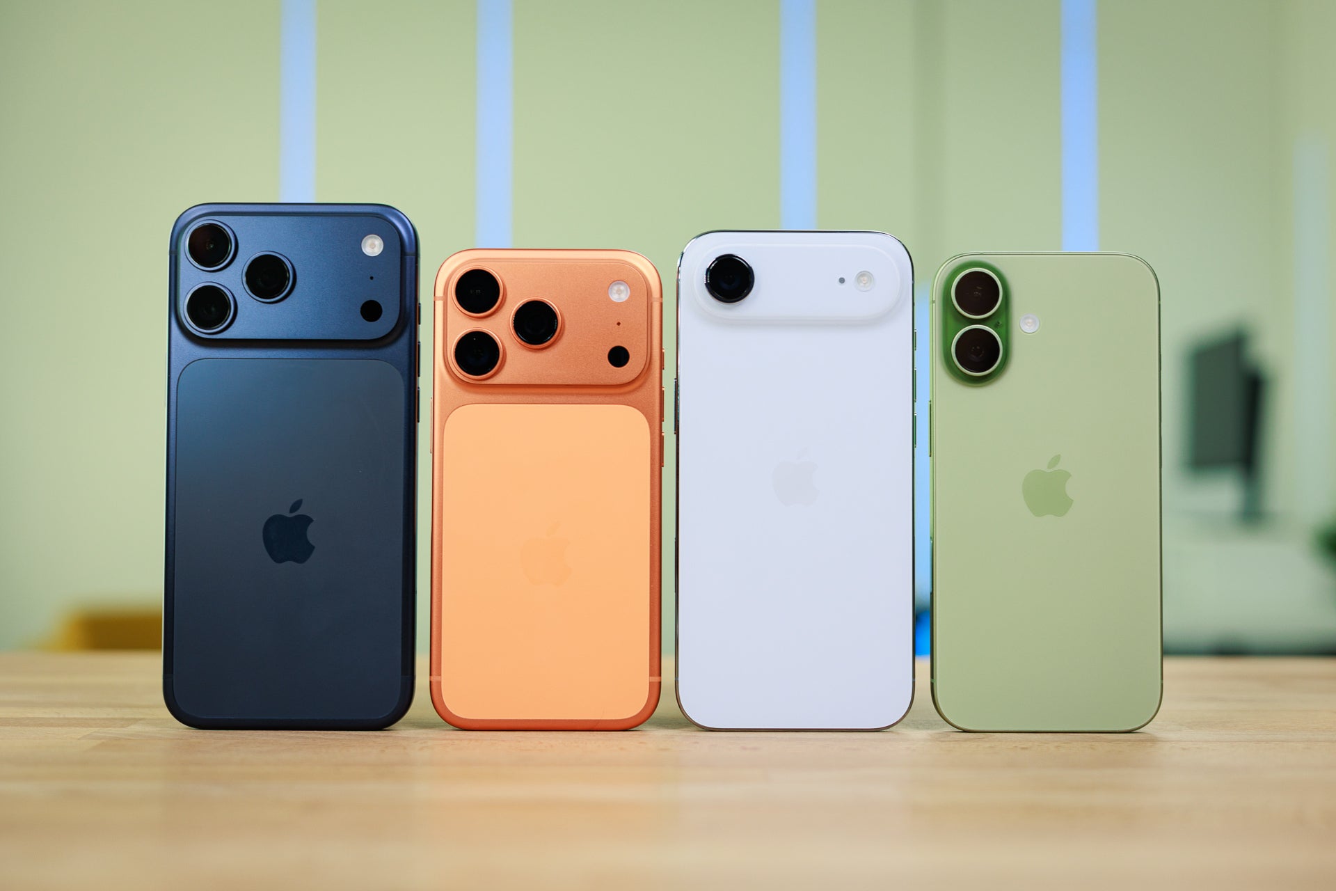 Серия iPhone 17 бьёт рекорды, а iPhone Air буксует Серия iPhone 17 бьёт рекорды, а iPhone Air буксует