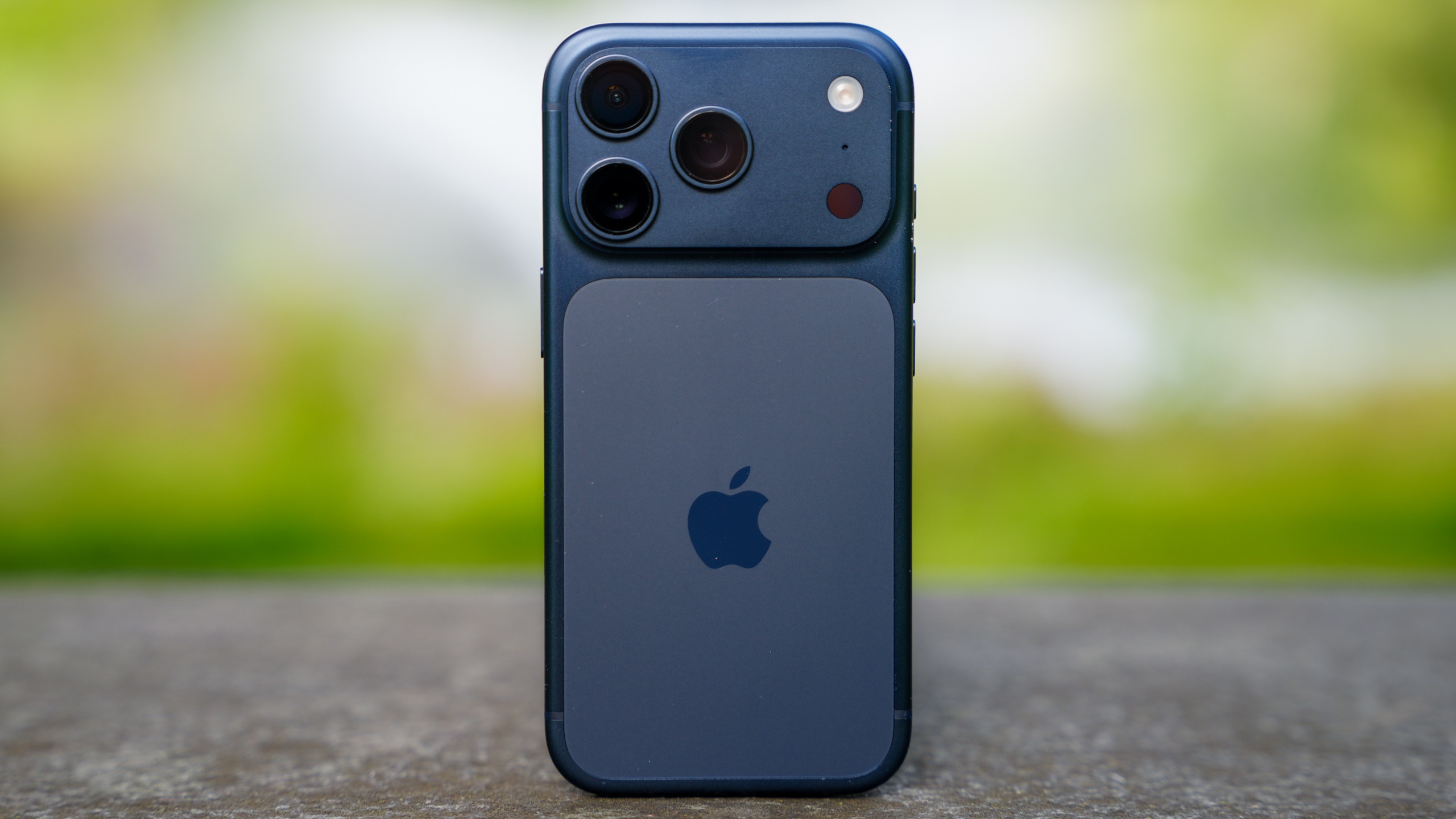 iPhone 17 Pro Max лидирует, но тонкий и стильный iPhone Air не отстаёт iPhone 17 Pro Max лидирует, но тонкий и стильный iPhone Air не отстаёт