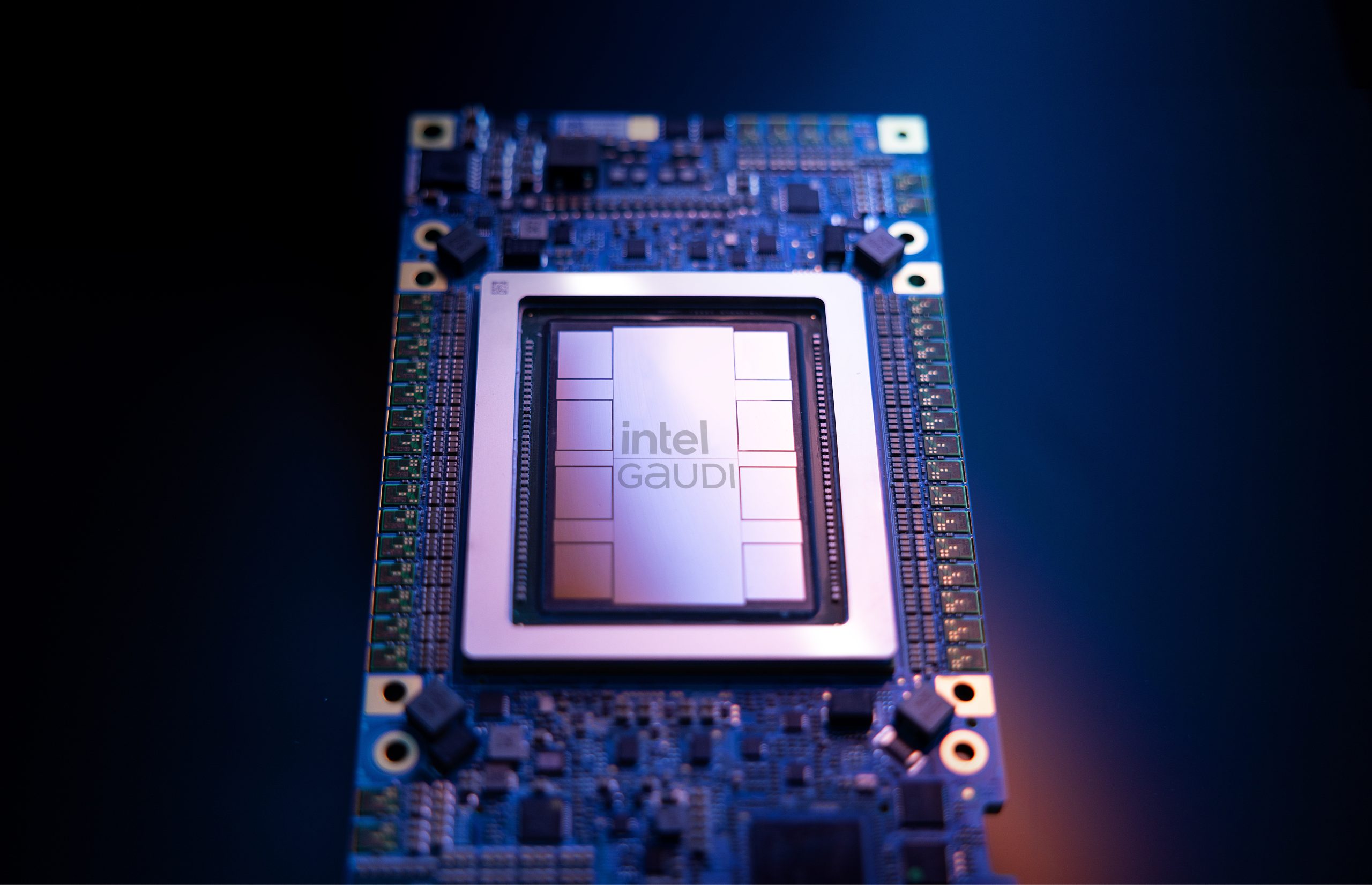 Intel переходит на ежегодный цикл AI-разработок и показывает GPU для инференса