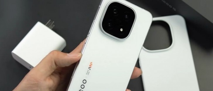 Unboxing del iQOO 15: batería enorme, carga inteligente y diseño con sello BMW