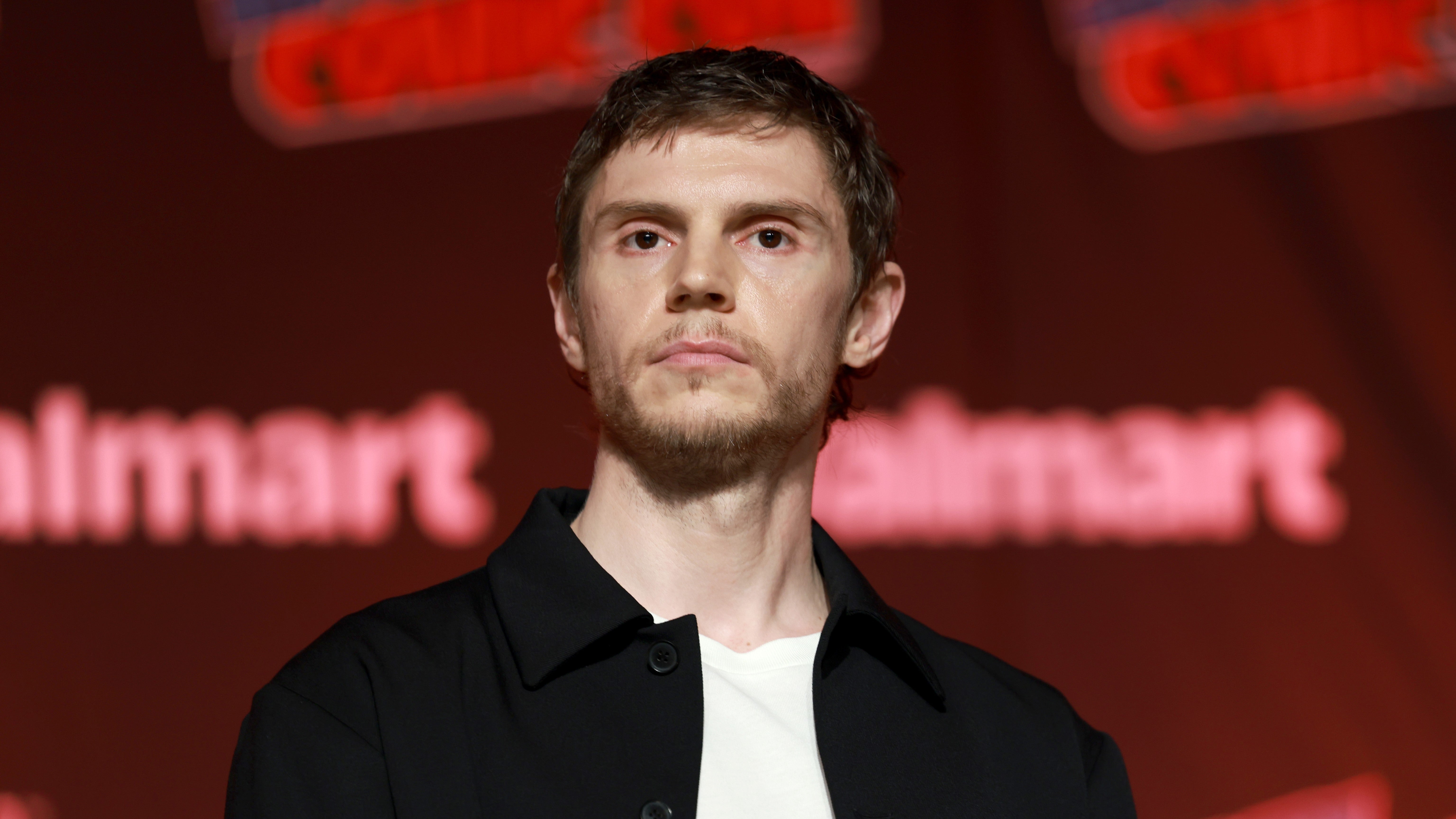 Фанаты Marvel хотят видеть настоящего Ртуть Эвана Питерса, а не Ральфа Бонера Фанаты Marvel хотят видеть настоящего Ртуть Эвана Питерса, а не Ральфа Бонера