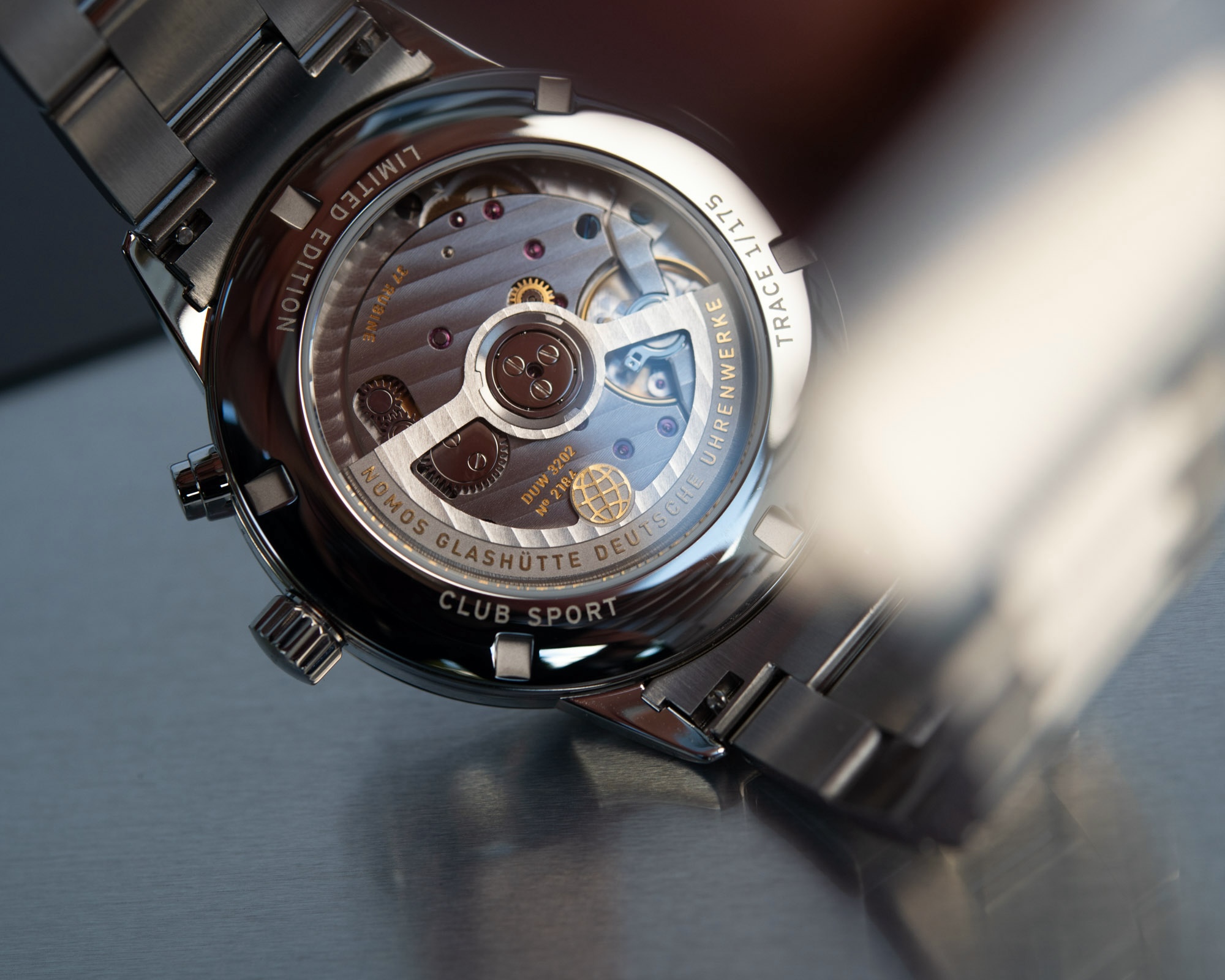 Nomos Club Sport Worldtimer Night Navigation: elegancia nocturna y precisión alemana