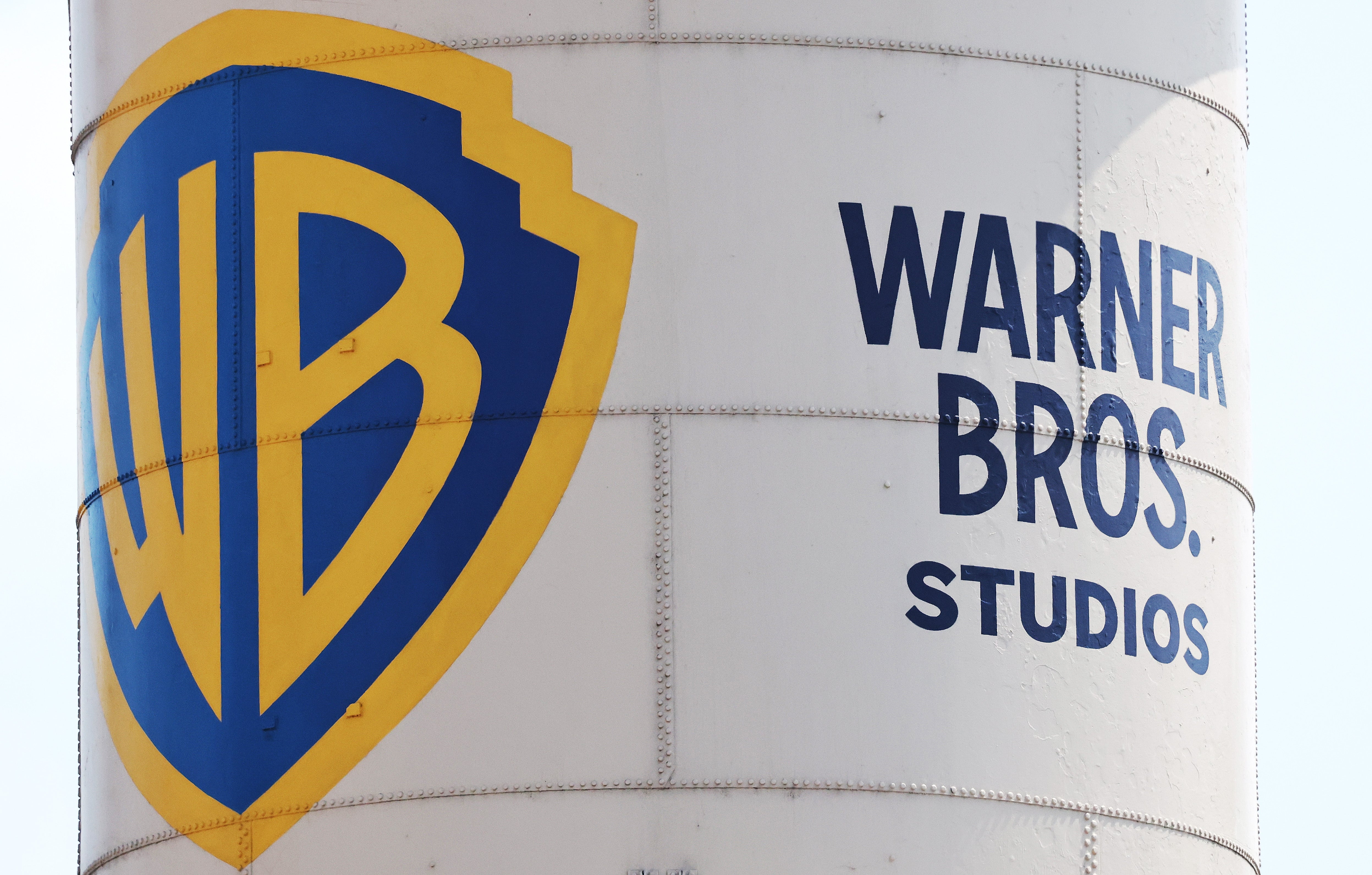 Warner Bros. Discovery рассматривает предложения о продаже после интереса со стороны нескольких компаний Warner Bros. Discovery рассматривает предложения о продаже после интереса со стороны нескольких компаний