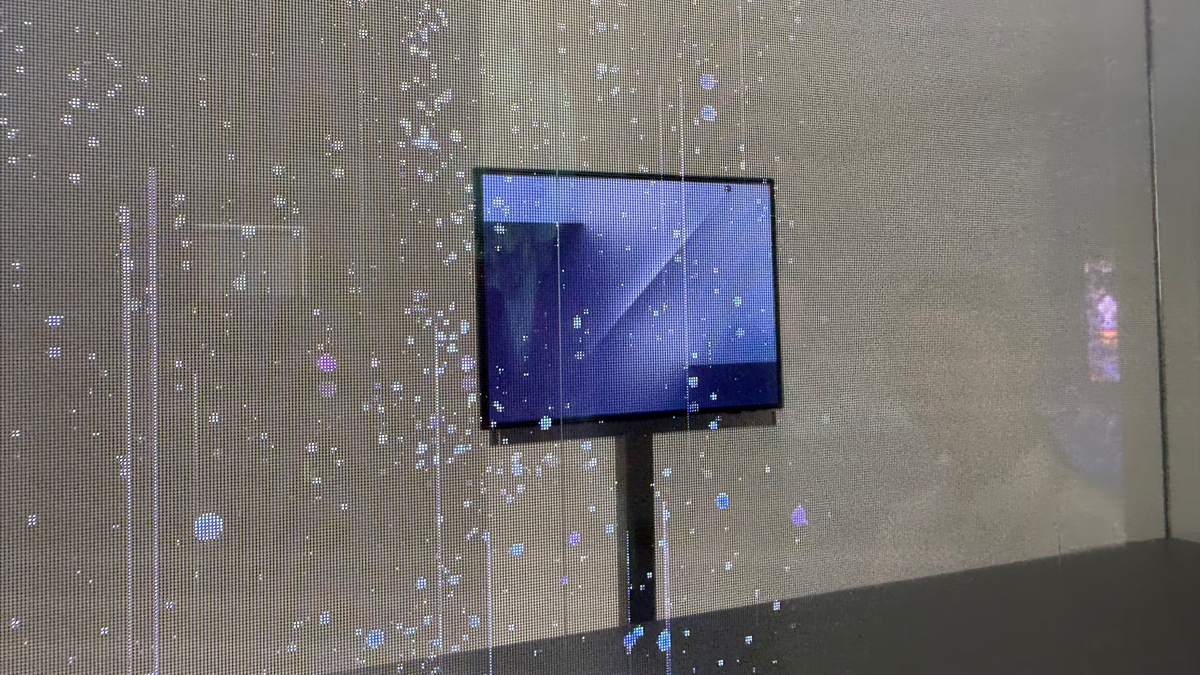 Первый взгляд на Galaxy G Fold — трифолд-смартфон нового поколения