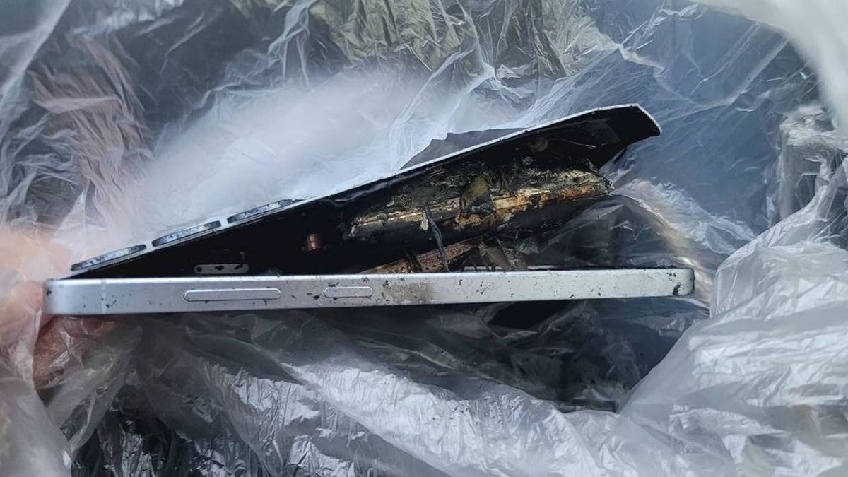 Galaxy S25 Plus загорелся в руках владельца: редкий инцидент или тревожный сигнал для Samsung? Galaxy S25 Plus загорелся в руках владельца: редкий инцидент или тревожный сигнал для Samsung?