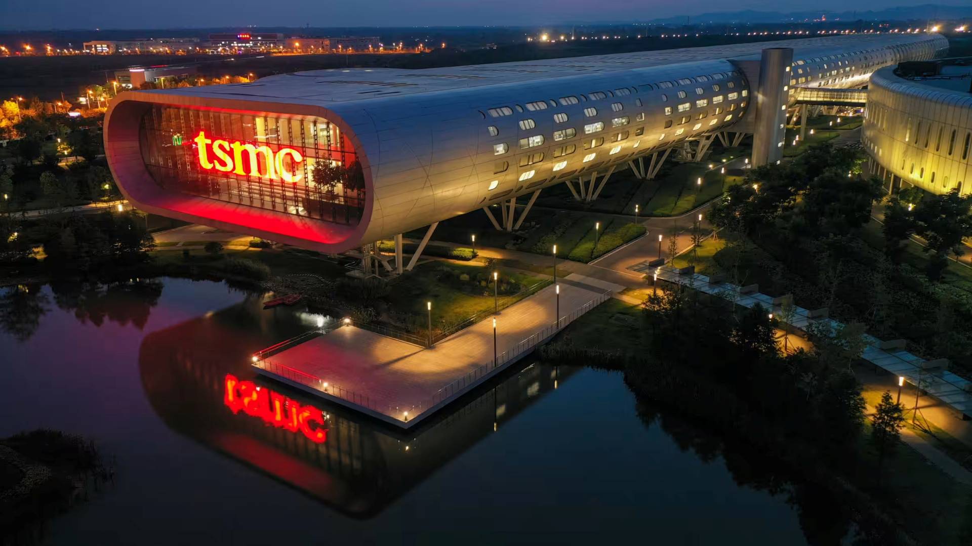 План TSMC по 1.4 нм (A14): четыре фабрики, риск-пуски в 2027, массовый выпуск во второй половине 2028-го План TSMC по 1.4 нм (A14): четыре фабрики, риск-пуски в 2027, массовый выпуск во второй половине 2028-го