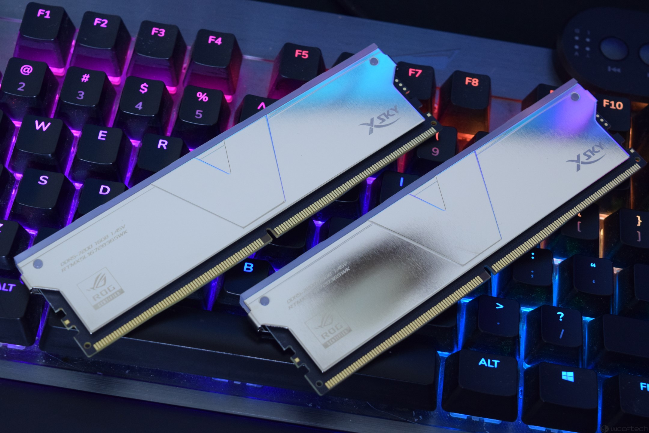 DRAM +172%: por que a DDR5 travou e como sobreviver ao pico DRAM +172%: por que a DDR5 travou e como sobreviver ao pico