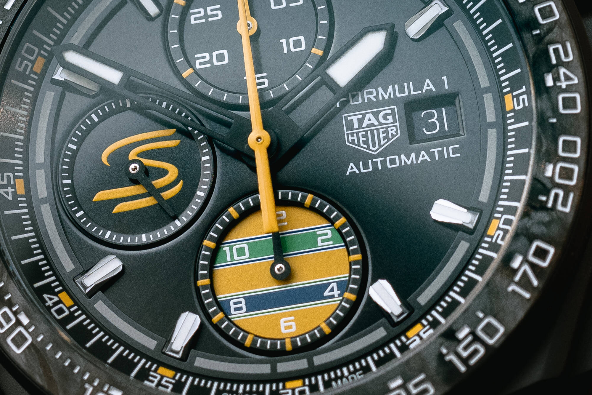 Тест на руке: TAG Heuer Formula 1 Chronograph x Senna 44 мм