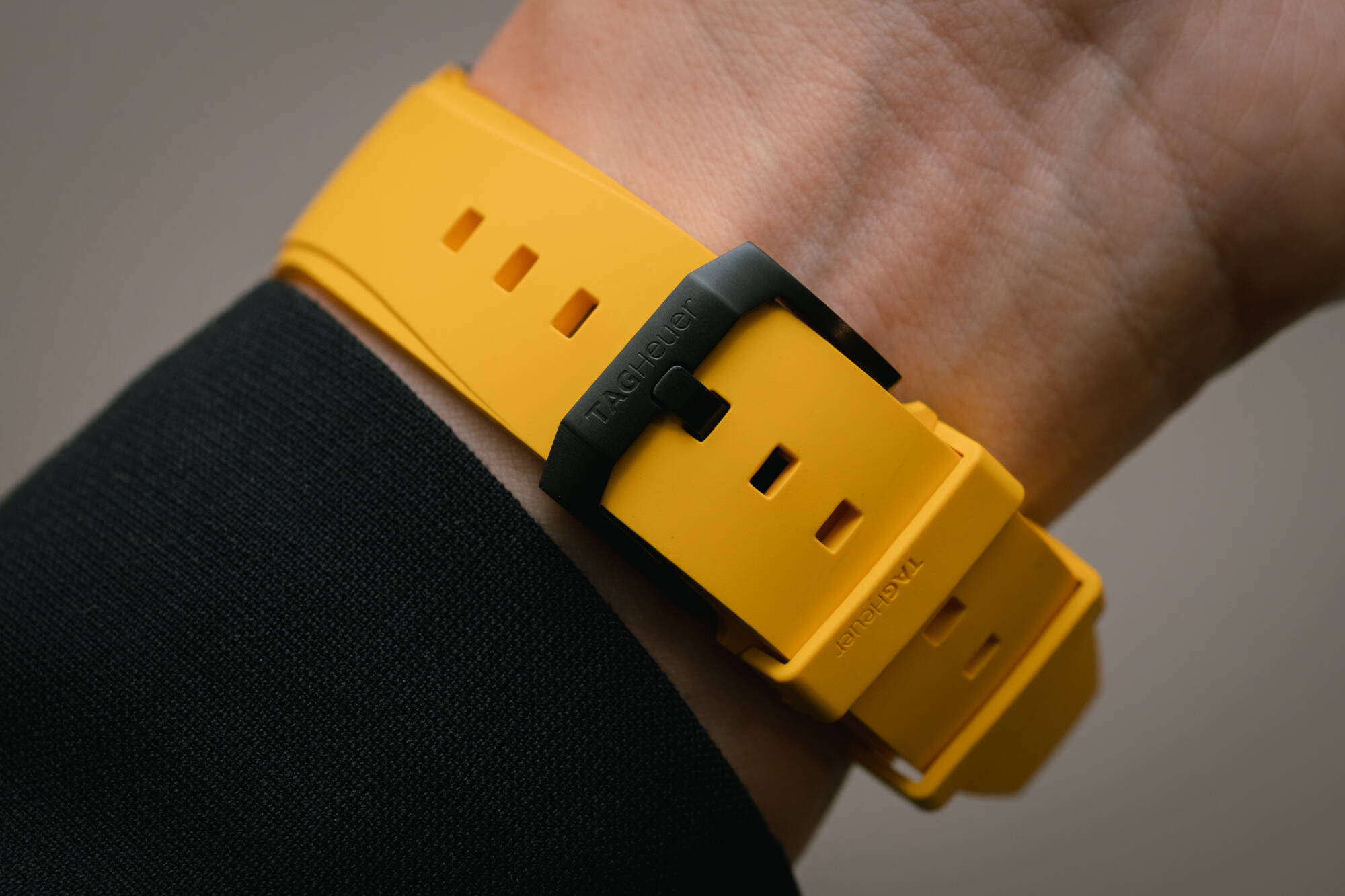 Тест на руке: TAG Heuer Formula 1 Chronograph x Senna 44 мм