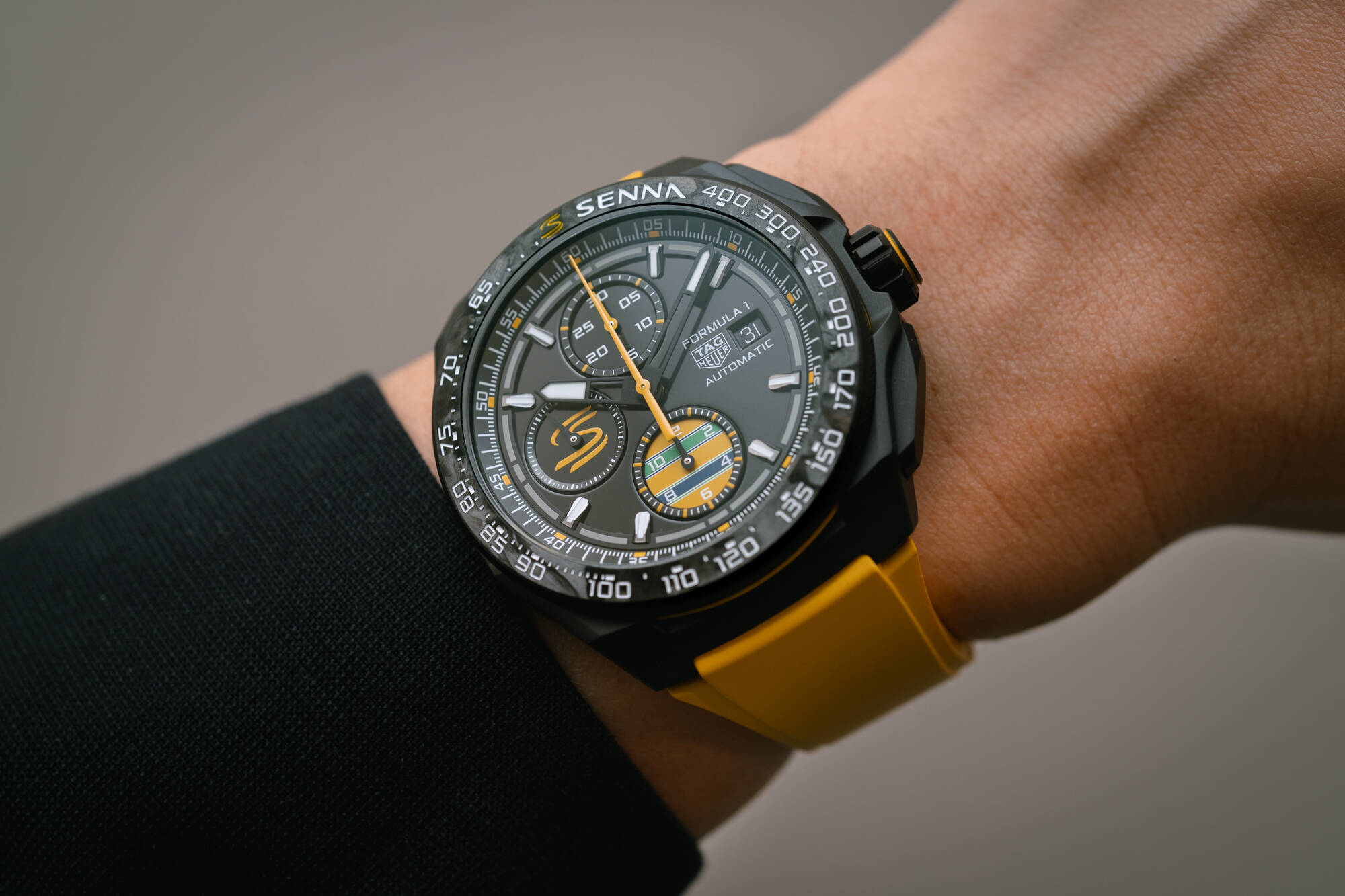 Тест на руке: TAG Heuer Formula 1 Chronograph x Senna 44 мм