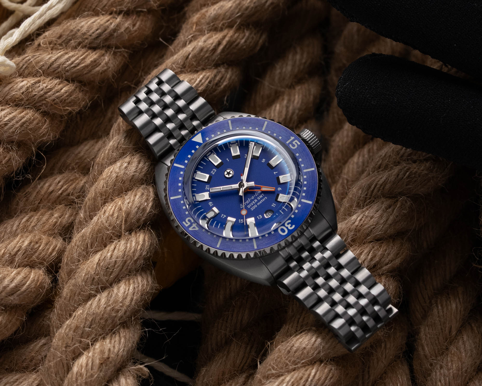 Обзор Jack Mason Strat-O-Timer Titanium Diver GMT