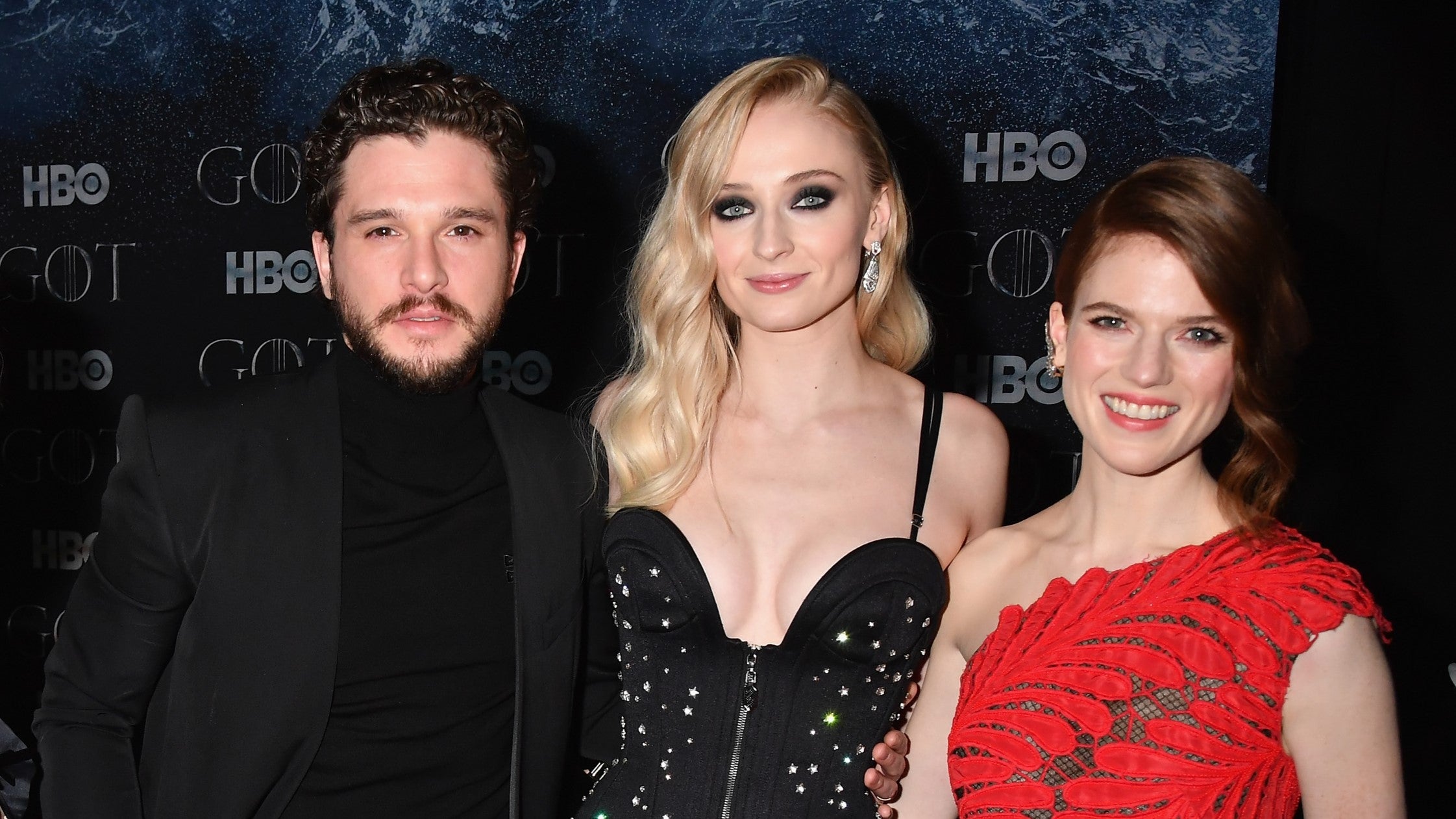 Кит Харингтон и Софи Тёрнер: поцелуи с «бывшей сестрой» в The Dreadful