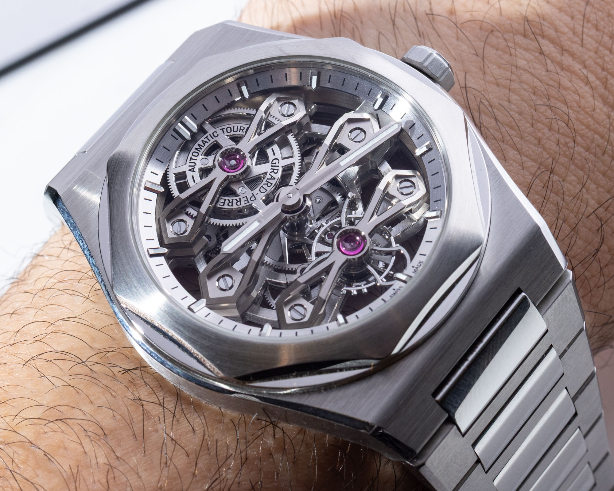 Girard-Perregaux Laureato Three Gold Bridges: три золотых моста в спортивном корпусе Laureato