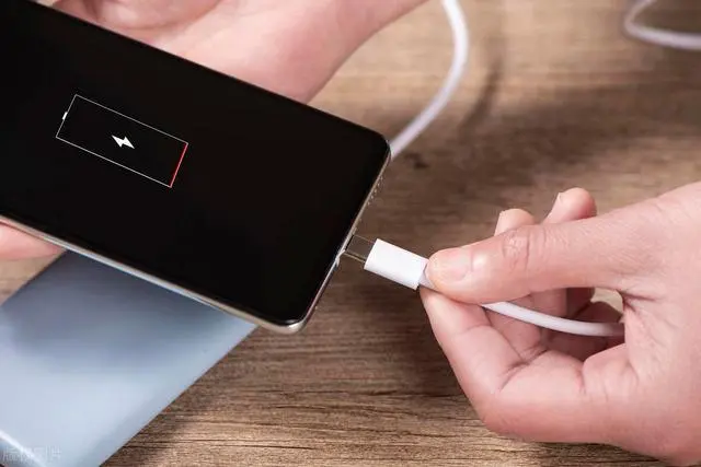 OnePlus 15 против iPhone 17 Pro Max: действительно ли важна сверхбыстрая зарядка?